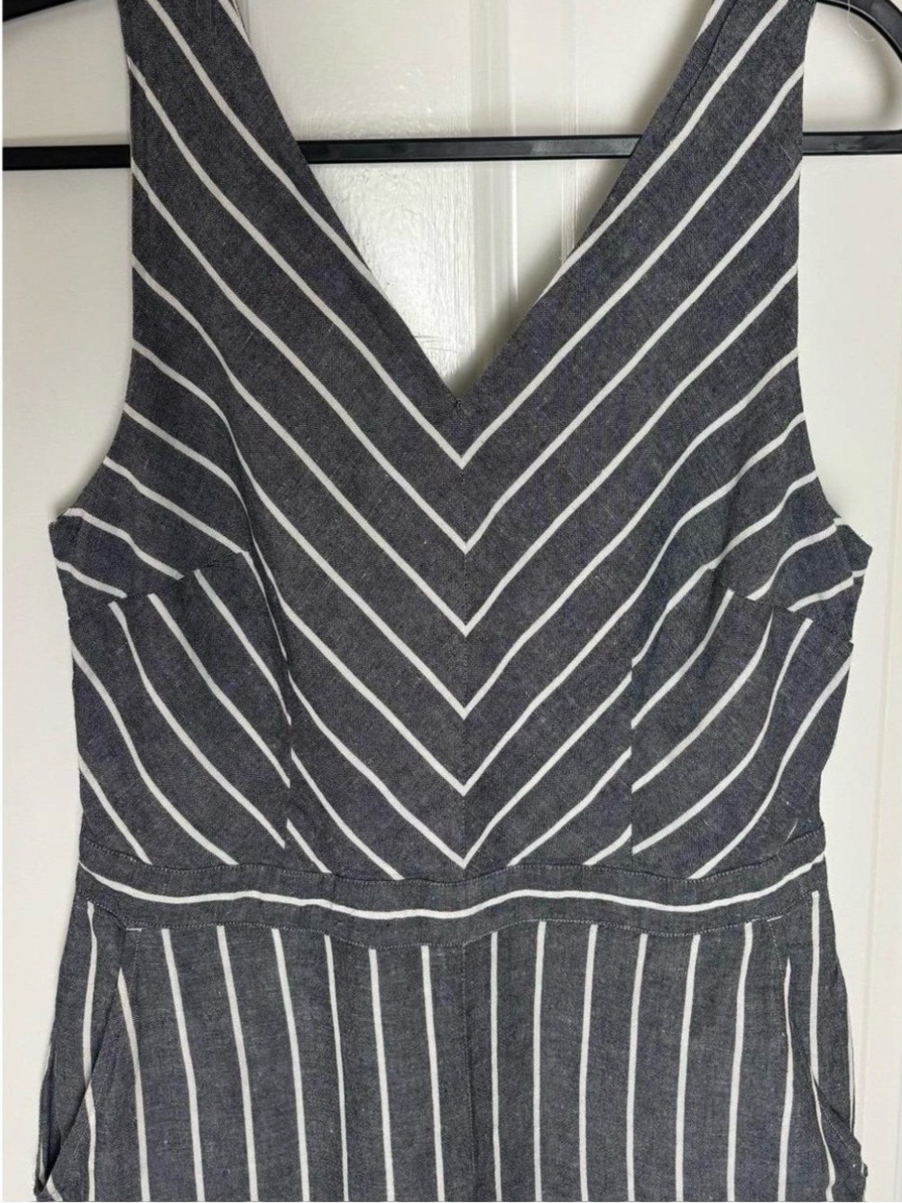 LOFT Striped Wide Leg Jumpsuit Romper Size 6 Gray White Pinstripe V Neck Cropped - Picture 3 of 6